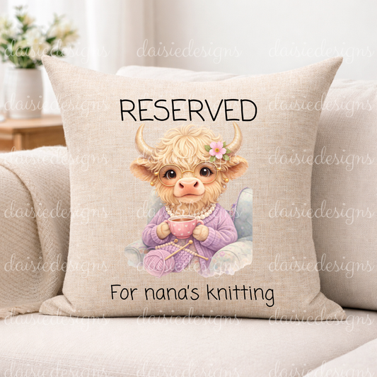 Highland cow cushion - knitting style